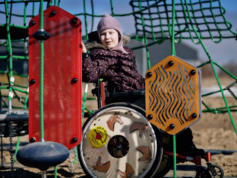 Aire de jeux collective favorisant le développement moteur